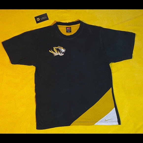 Nashville Predators Retro Tee